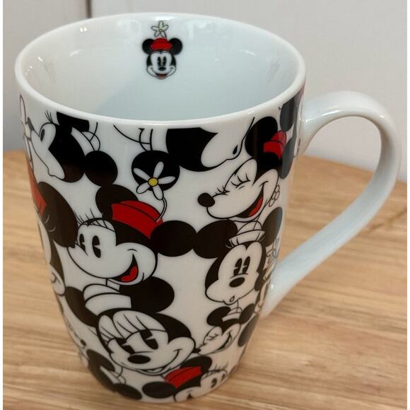Disney Minnie Mouse Cup Mug Happy Faces All Over Red, Black & White - Picture 1 of 3